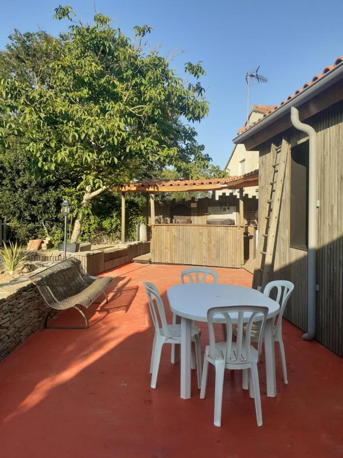 Вілла La Fenetre Saint-Florent-des-Bois Екстер'єр фото